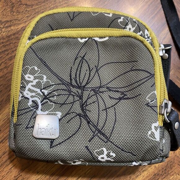 Haiku crossbody bag green multi-pockets 6 x 6.5" detachable strap 27" small - Picture 2 of 10